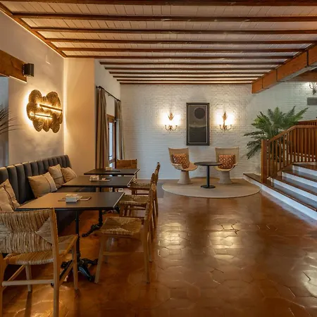 Hotel De 4*